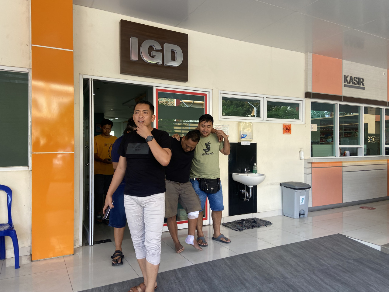 Maling motor saat dikeler petugas. (Foto: Ahmad Fauzani/jatimnow.com)