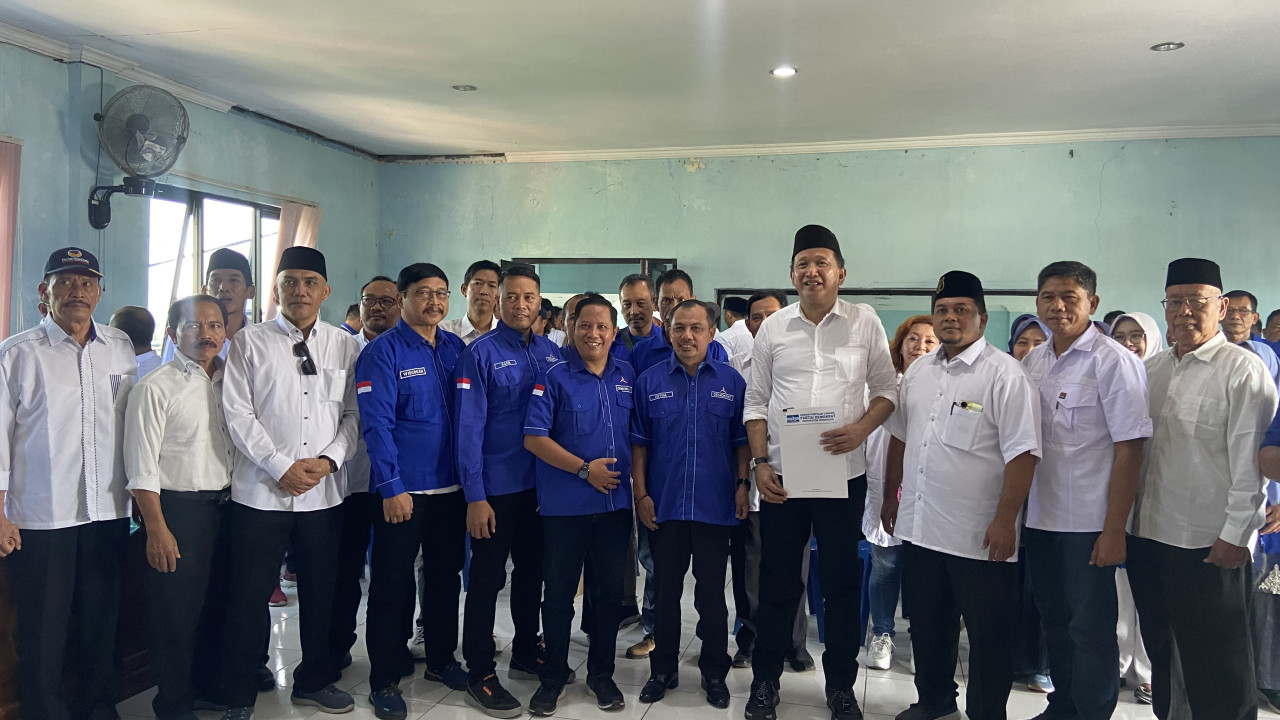 Ipong Muchlissoni Daftar Bacabup ke Partai Demokrat dan PAN dalam Sehari