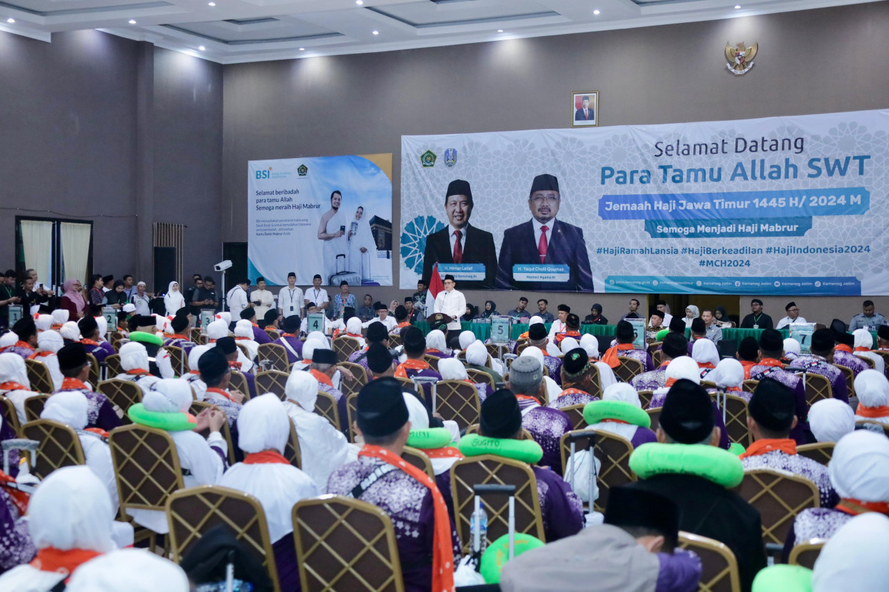 Jamaah haji asal Jawa Timur saat akan diberangkatkan dari Embarkasi Surabaya (foto: Humas Pemprov Jatim for jatimnow.com)