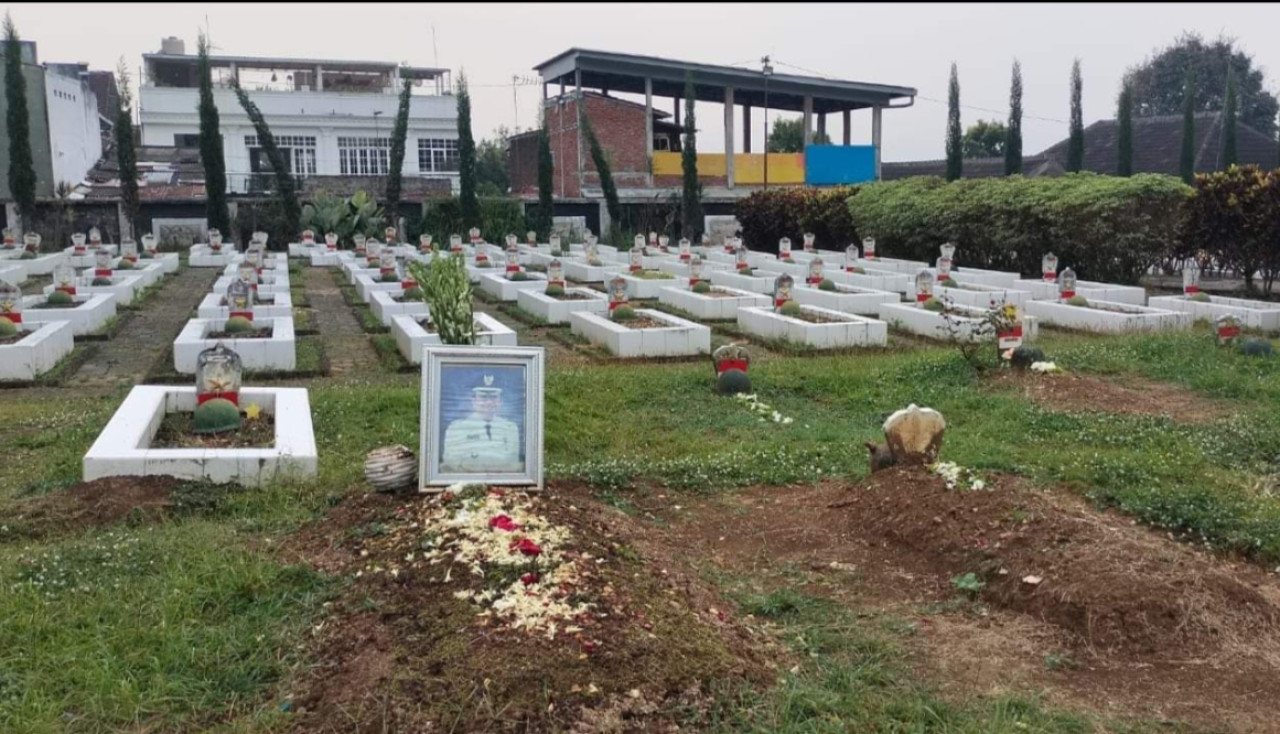 Istri Munir dan DHC BPK 45 Kota Batu Desak Makam Eddy Rumpoko Segera Dipindah