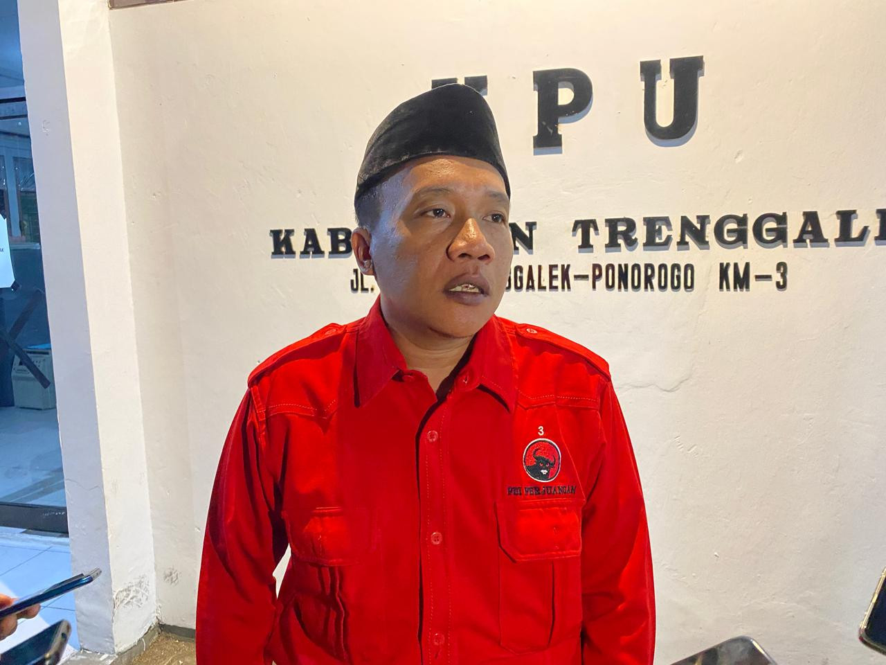 Sekertaris DPC PDIP Trenggalek, Doding Rahmadi. (Foto: Bramanta Pamungkas/jatimnow.com)