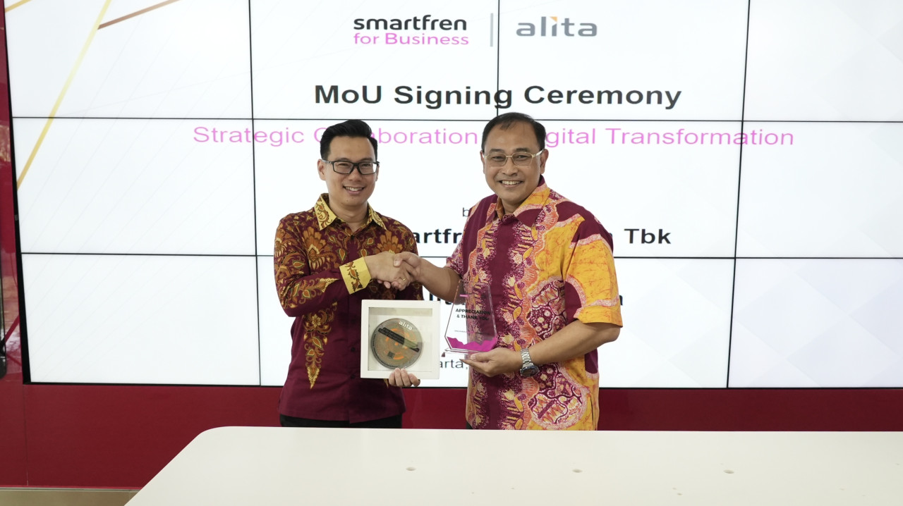 Penandatanganan MoU ini dilakukan oleh Tony Wijaya, CEO Smartfren for Business dan Direktur Utama Alita Praya Mitra, Teguh Prasetya di Galeri Smartfren Sabang, di Jakarta Pusat. (Smartfren for Jatimnow.com)