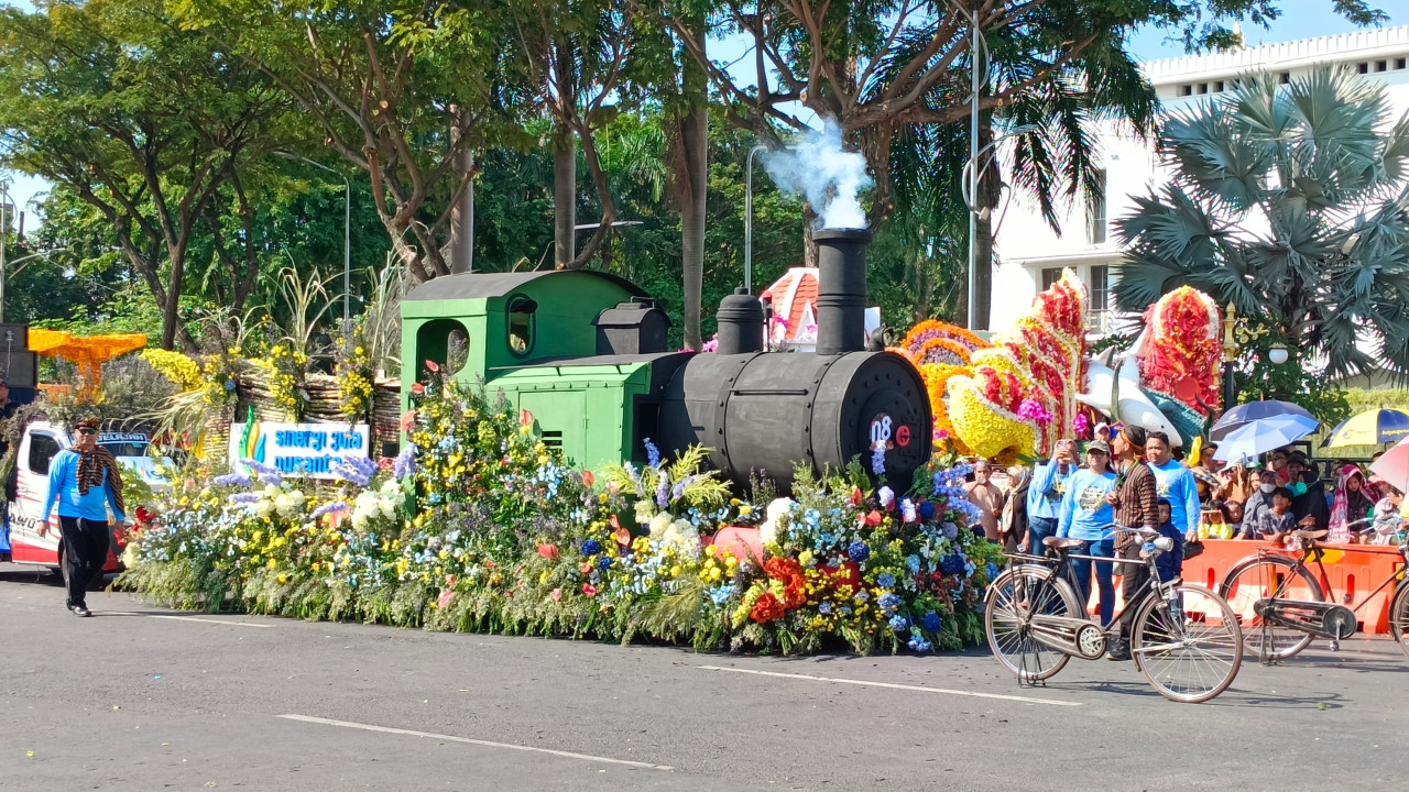 Salah satu peserta pawai Surabaya Vaganza. (Foto: Misbahul Munir/jatimnow.com)