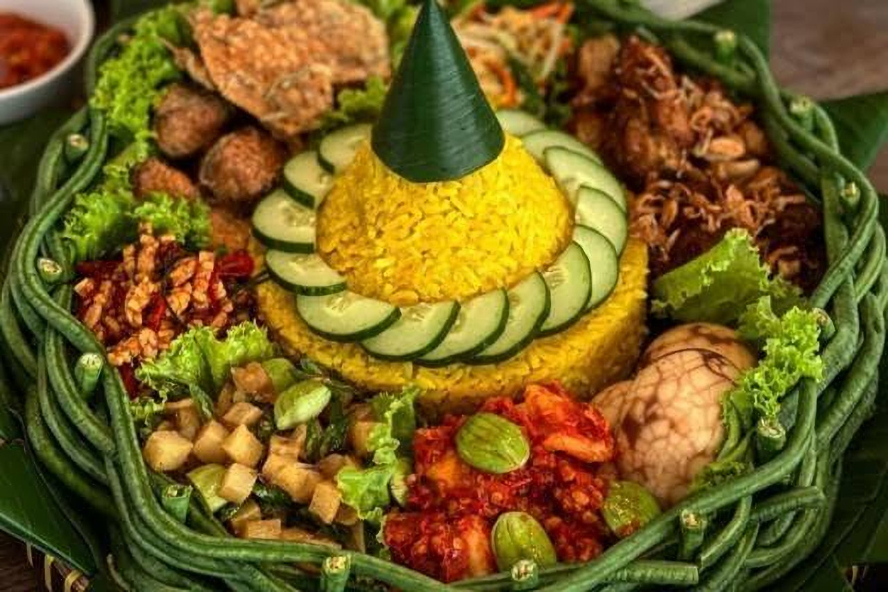 Tumpeng (Foto: goodnewsfromindonesia.id for jatimnow.com)