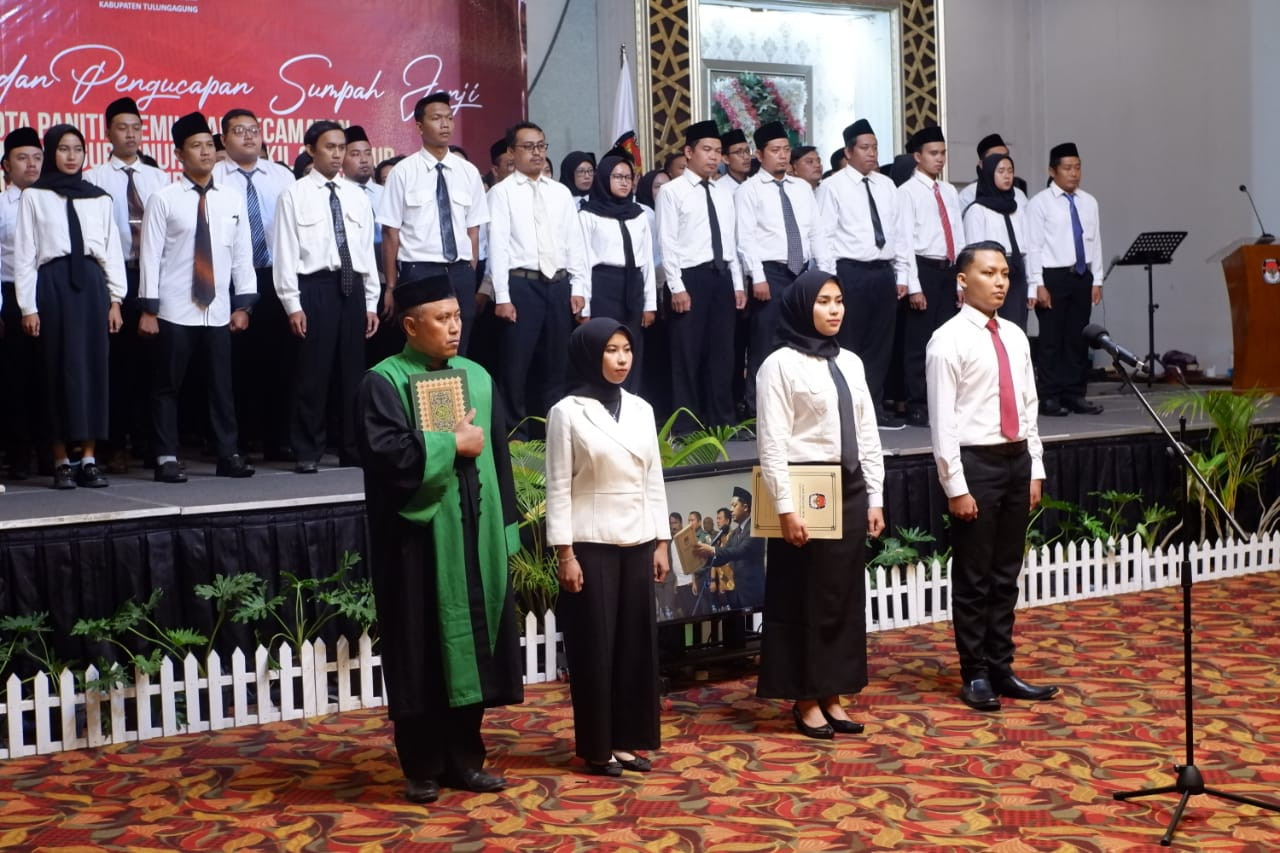 Pelantikan PPK oleh KPU Tulungagung. (Foto: Bramanta Pamungkas/jatimnow.com)