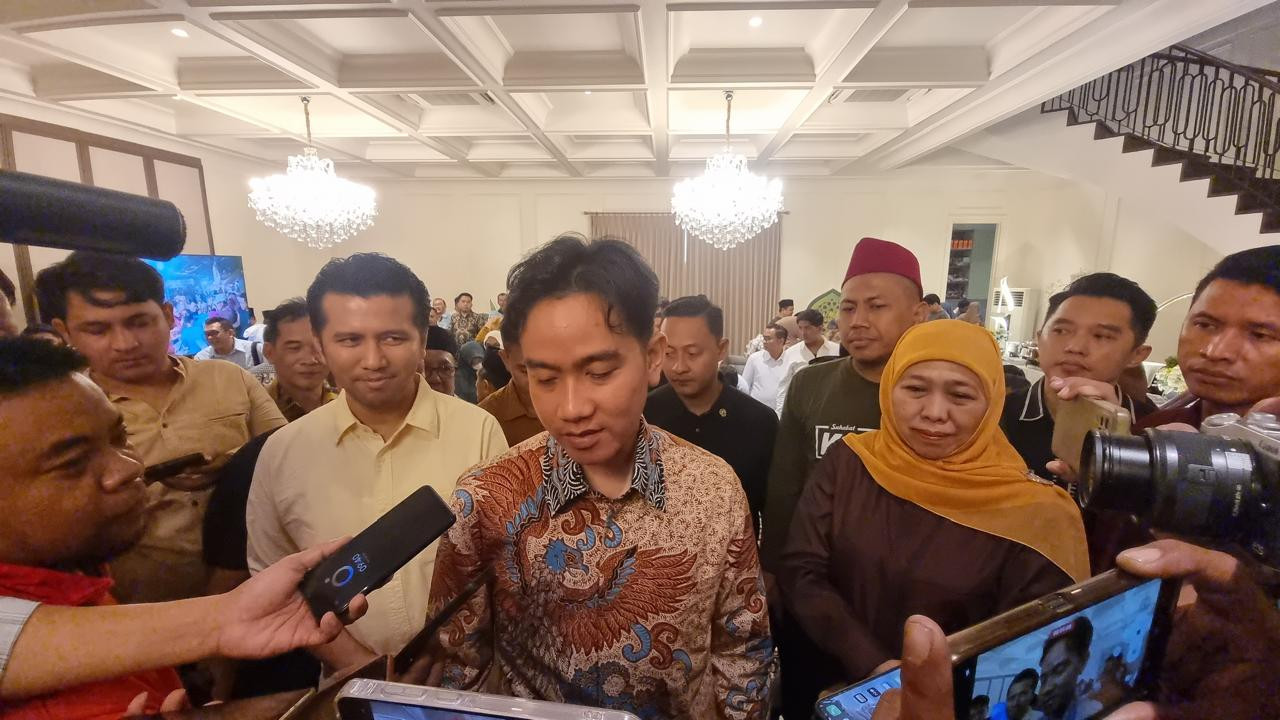 Gibran usai pertemuan di rumah Khofifah. (Foto: Ni'am Kurniawan/jatimnow.com)