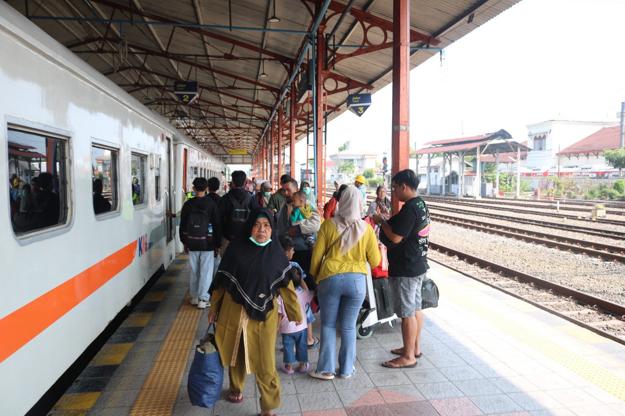 Ilustrasi. Penumpang kereta api Daop 7 Madiun. (Foto: Ahmad Fauzani/jatimnow.com)