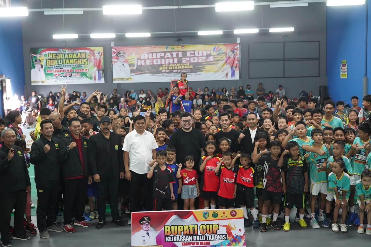 Mas Dhito saat membuka kejuaraan bulu tangkis Bupati Cup dan Kejurkab PBSI 2024. (Foto: Pemkab Kediri/jatimnow.com)