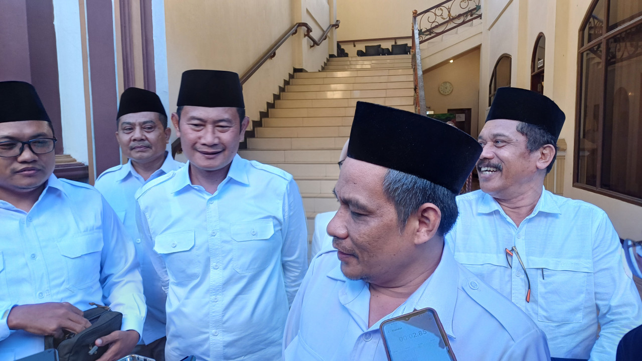 Raden Imam Mulhlisin saat menjelaskan hasil Rapimcab DPC Gerindra Lamongan. (Foto: Adyad Ammy Iffansah/jatimnow.com)