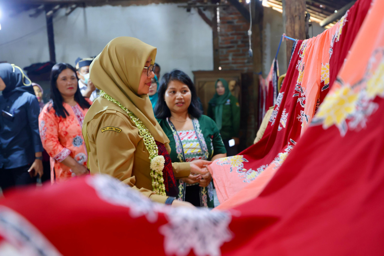 Batik Kinnara Kinnari Banyuwangi Dipesan Banyak Vihara, Ini Sebabnya