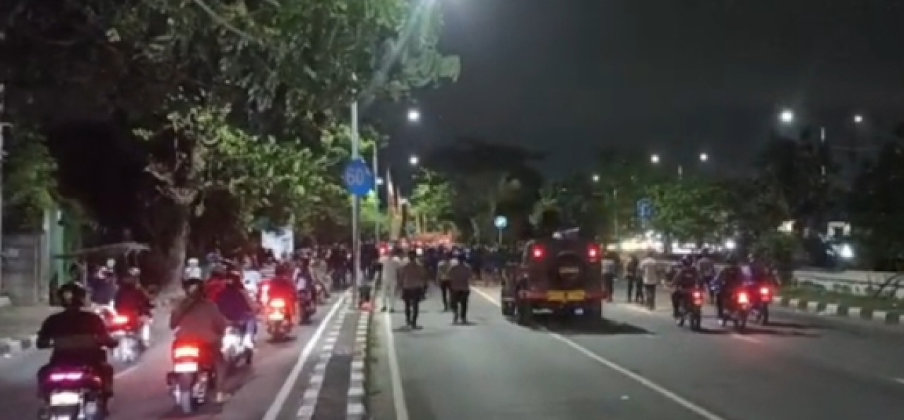 Suasana jalan Kedungcowe arah menuju Suramadu (dok tangkap layar video warga)