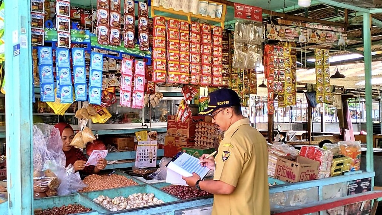 Pemantauan DKPP di Pasar Setono Betek. (Foto: Kominfo Kota Kediri/jatimnow.com)