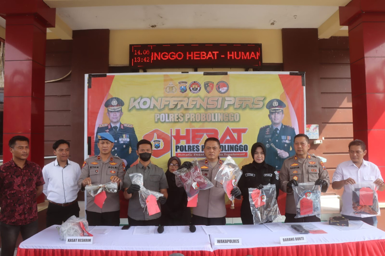 Konferensi pers kasus pembunuhan yang berhasil diungkap Polres Probolinggo. (Foto: Humas Polres Probolinggo for jatimnow.com)