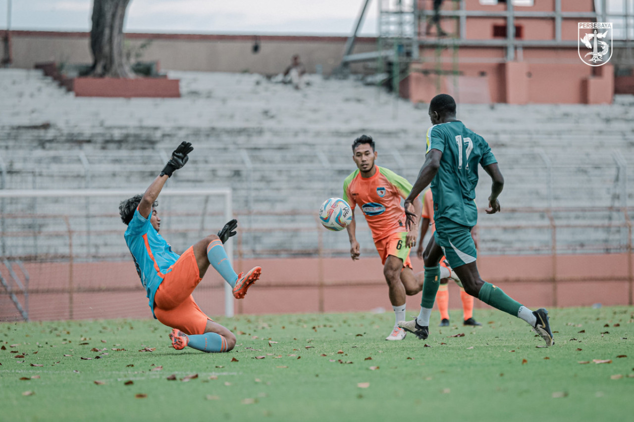 Aksi Flavio Silva sebelum mencetak gol. (Foto: Persebaya)