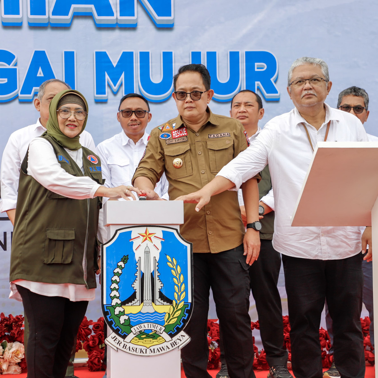 Pj Gubernur Adhy Resmikan Tanggul Sungai Mujur dan Jembatan Kloposawit