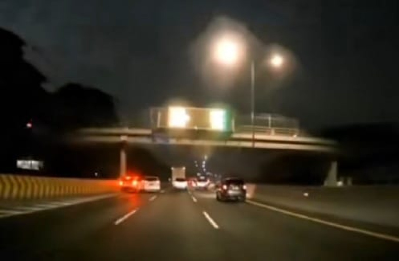 Peristiwa tabrak lari di Tol Sidoarjo. (Foto: PJR Jatim II Ditlantas Polda Jatim)