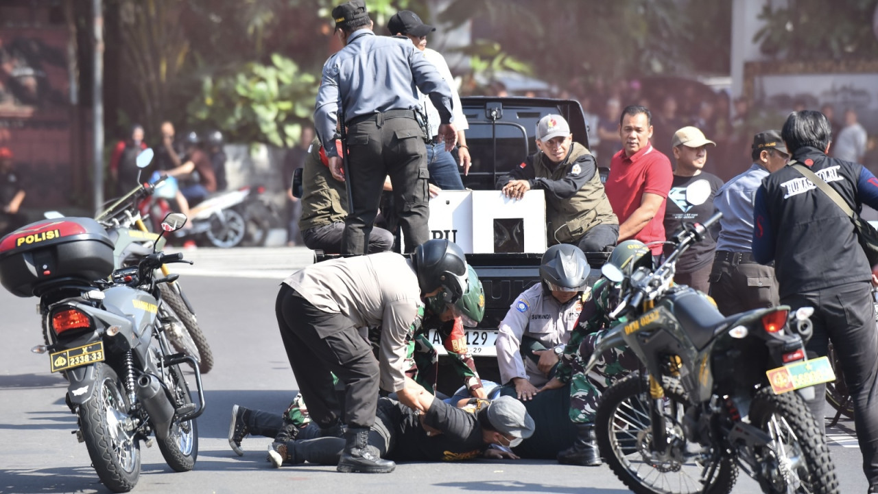 Simulasi pengamanan Pilkada 2024 di Kota Malang. (Foto: Gerhana/jatimnow.com)