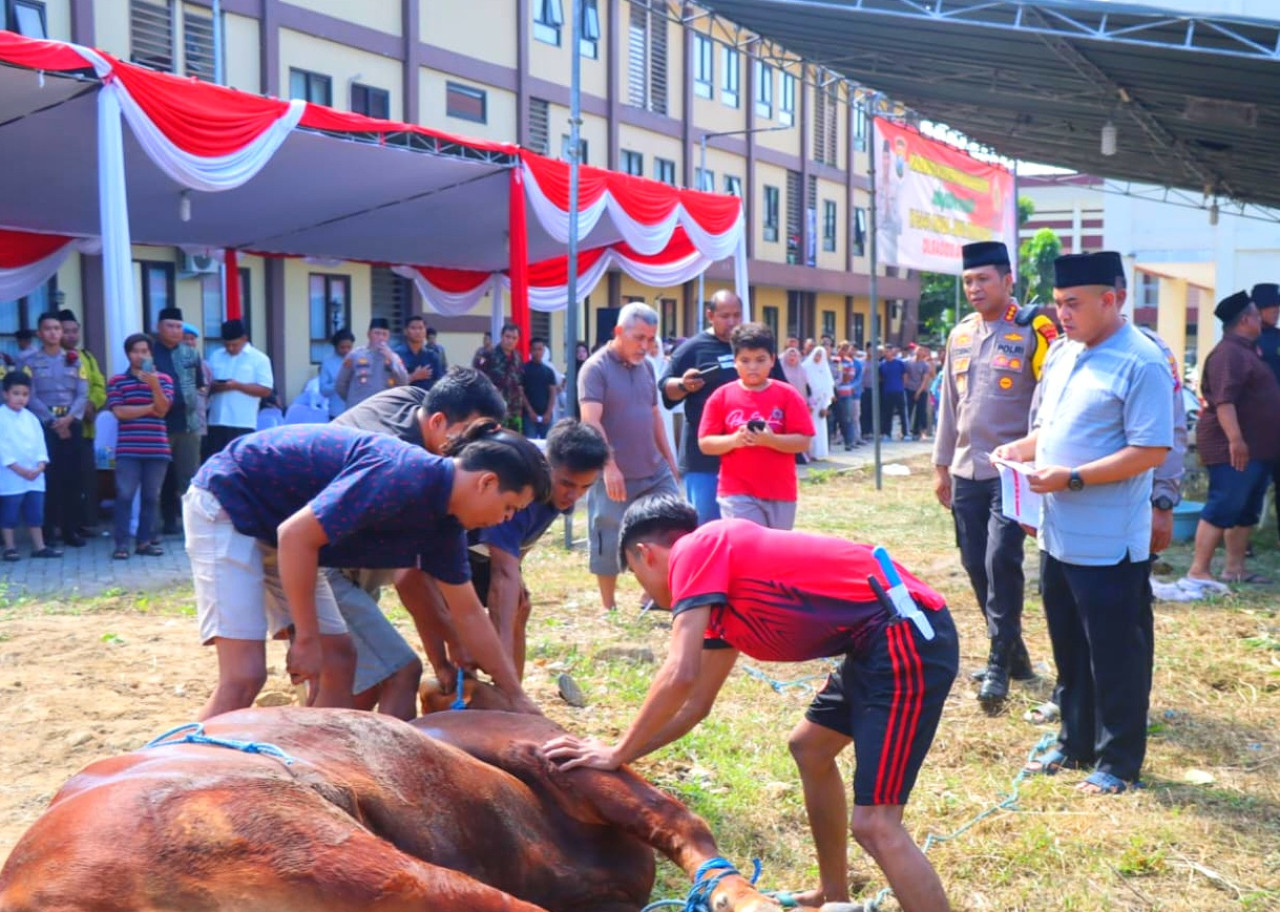 Suasana Idul Adha 1445 di Mako Polresta Sidoarjo. (Foto: Ahaddiini HM/jatimnow.com)