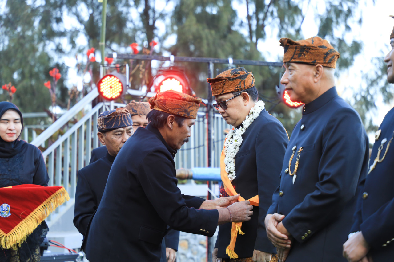 Suku Tengger Nobatkan Adhy Karyono jadi Warga Kehormatan