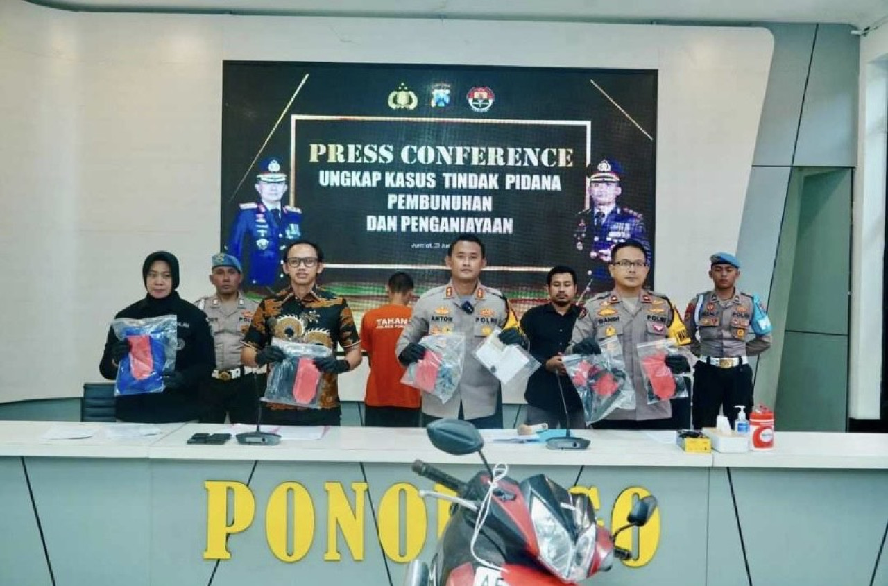 Konfrensi pers kasus pembunuhan yang direkayasa seolah kecelakaan tunggal. (Foto: Ahmad Fauzani.jatimnow.com)