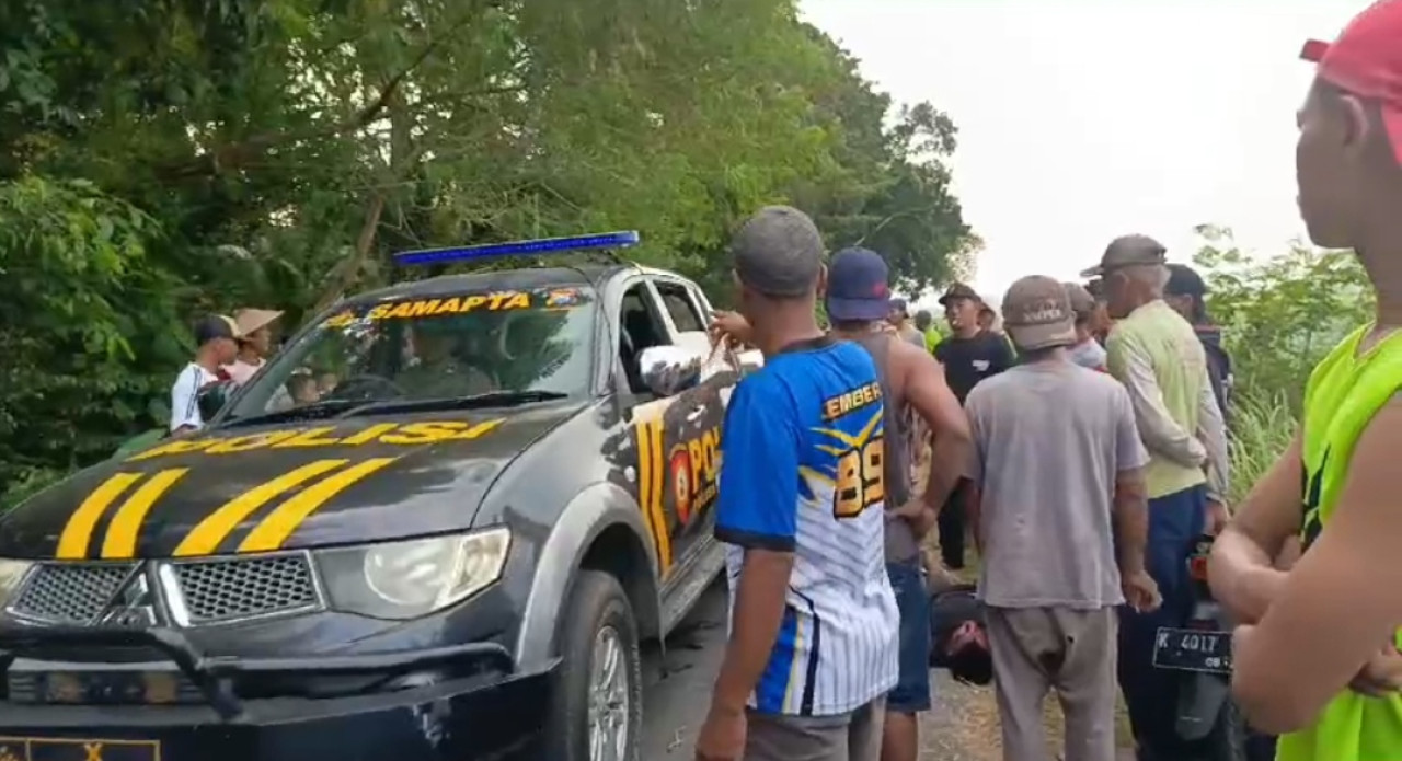 Polisi mengamankan terduga pencuri gabah di Jember (Foto: tangkapan layar video)