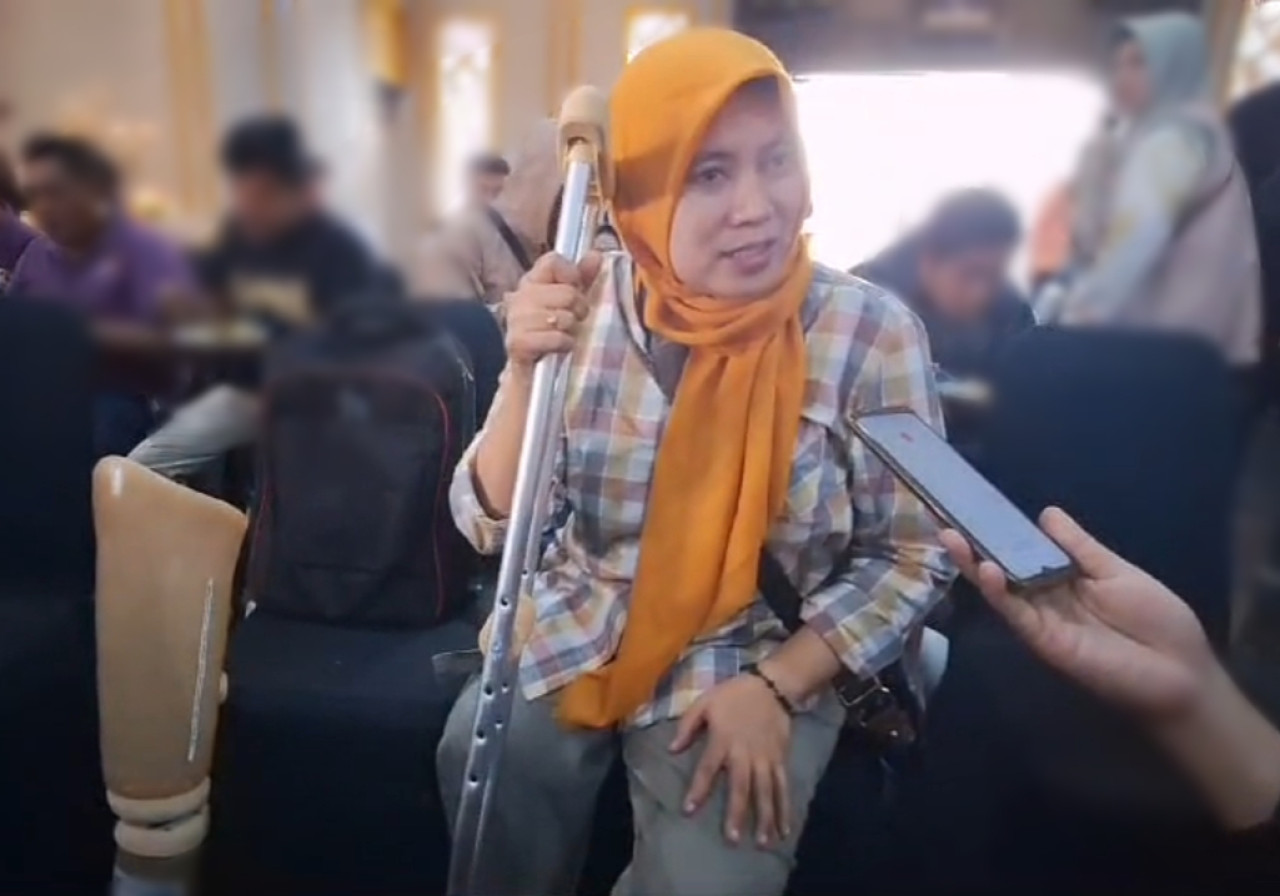 Salah satu penerima kaki palsu, Wiwik Vidayati (45). (Foto: Gerhana/jatimnow.com)