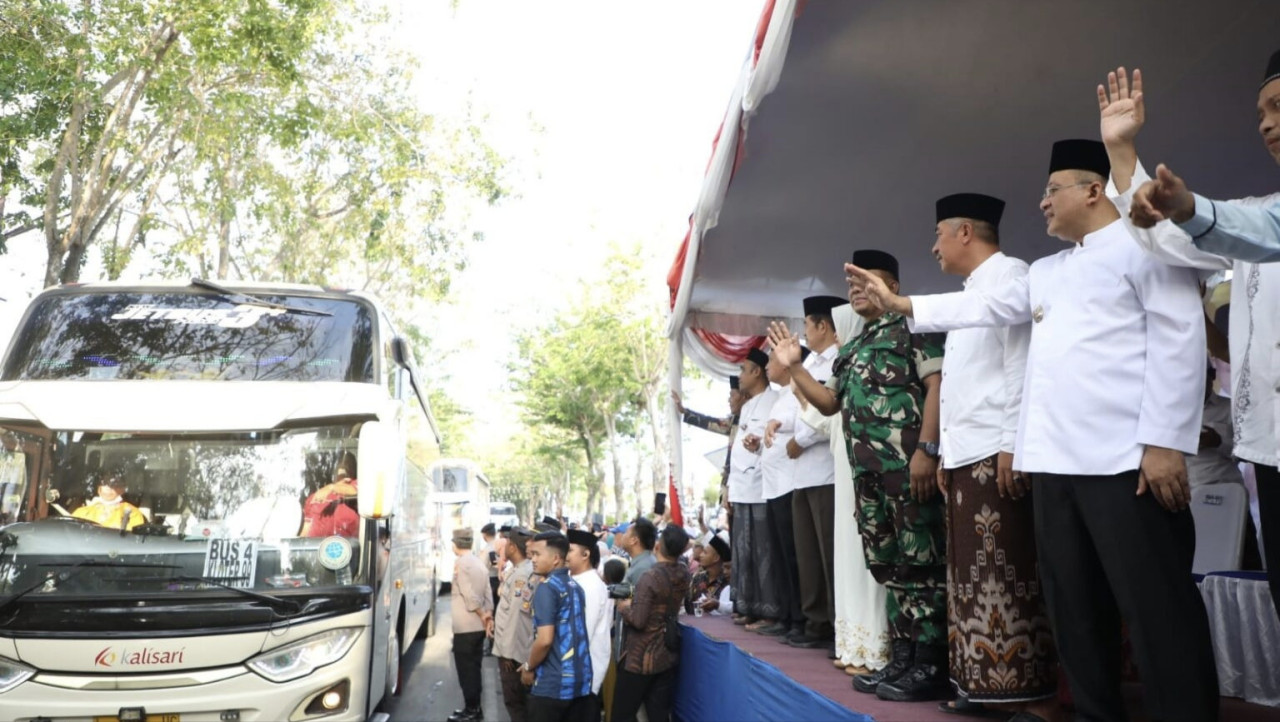 Pemberangkatan jamaah haji asal Sampang. (Foto: Fathor Rahman/jatimnow.com)