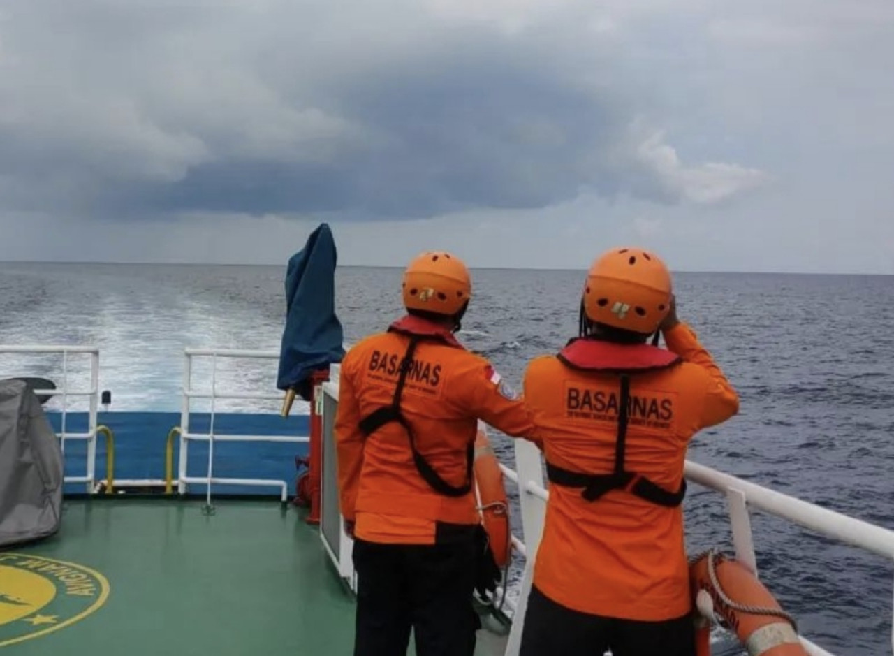 Pencarian korban tertimpa rumah kontainer di area PHE WMO. (Foto: Fathor Rahman/jatimnow.com)