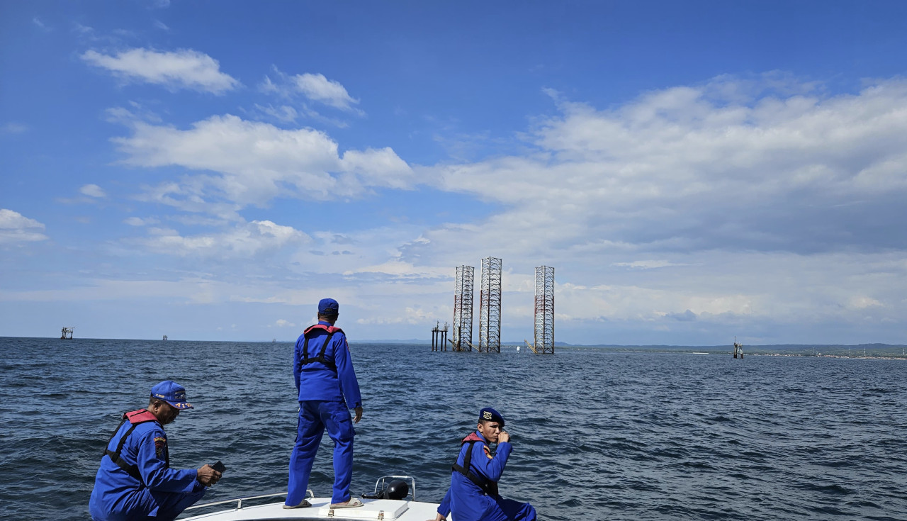 Proses pencarian korban tenggelam di Perairan Bangkalan. (Foto: Fathor Rahman/jatimnow.com)