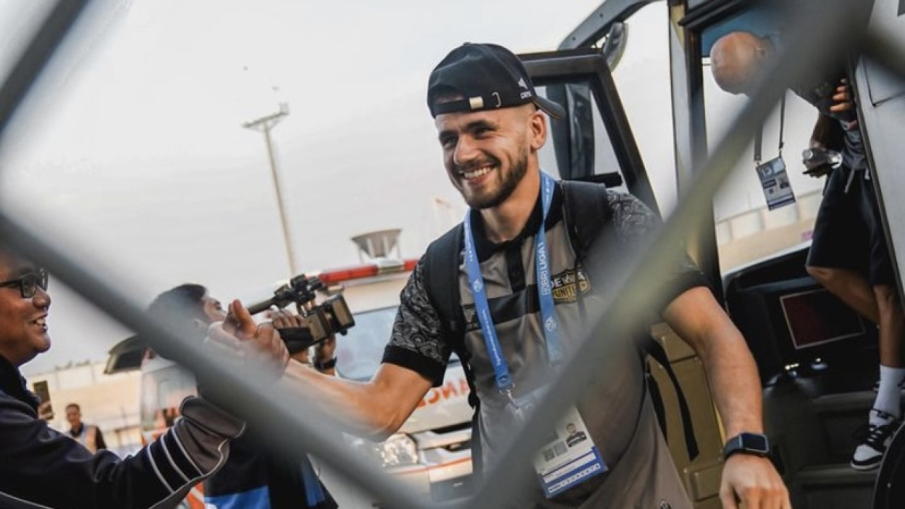 Potret Majed Osman berseragam Dewa United FC. (Instagram @majedsosman)