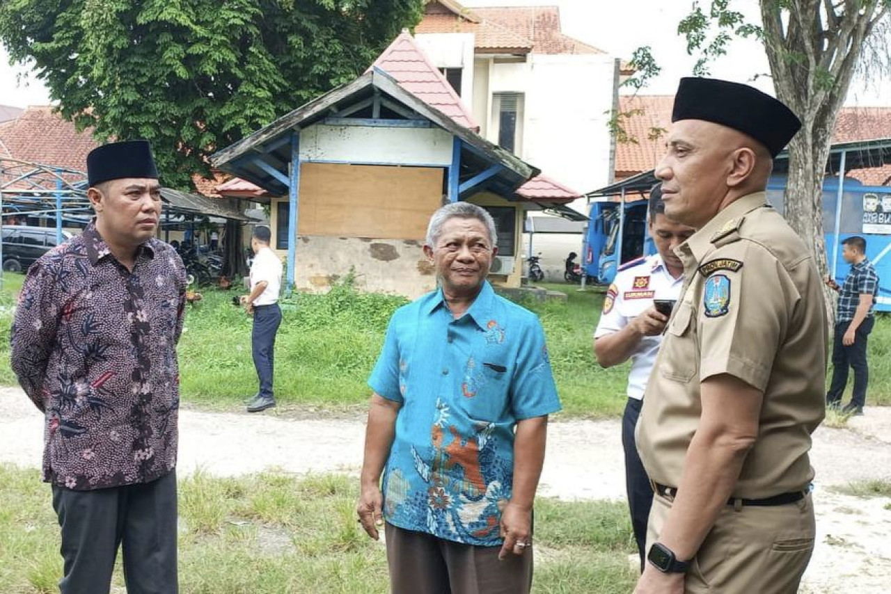 Ketua DPRD Bangkalan, Effendi bersama Pj Bupati Bangkalan, Arief M Edie. (Foto: Fathor Rahman/jatimnow.com)