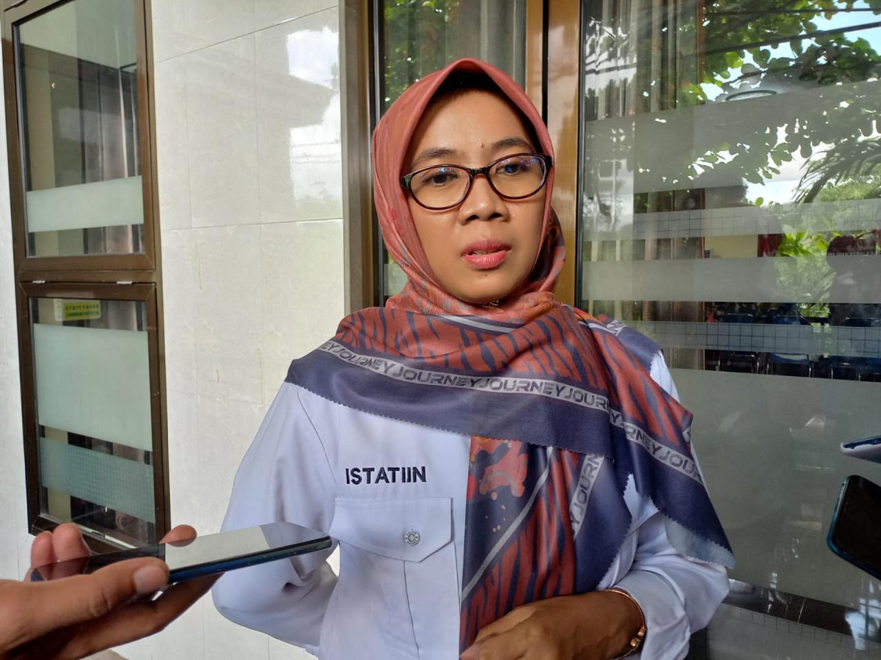 Komisioner KPU Trenggalek, Istatiin Nafiah. (Foto: Bramanta Pamungkas/jatimnow.com)