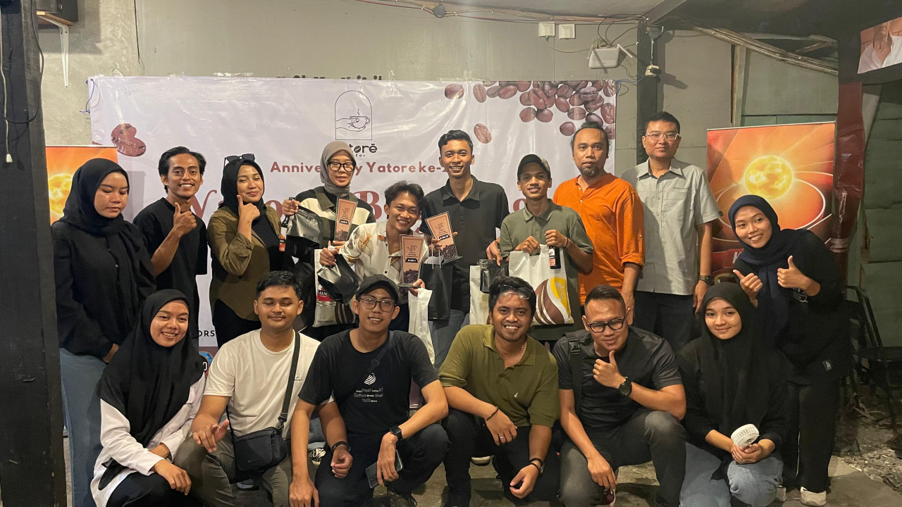 Para peserta kompetisi meracik kopi di Bangkalan. (Foto: Fathor Rahman/jatimnow.com)