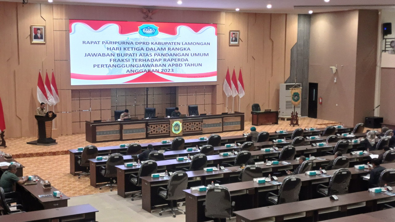 Rapat paripurna penyampaian jawaban bupati atas pandangan DPRD Lamongan soal APBD 2023