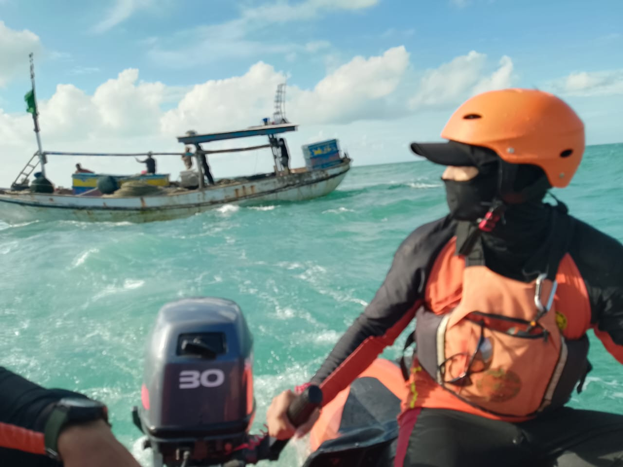 Pencarian 3 nelayan hilang  di Sumenep. (dok humas Polres Sumenep for jatimnow.com).