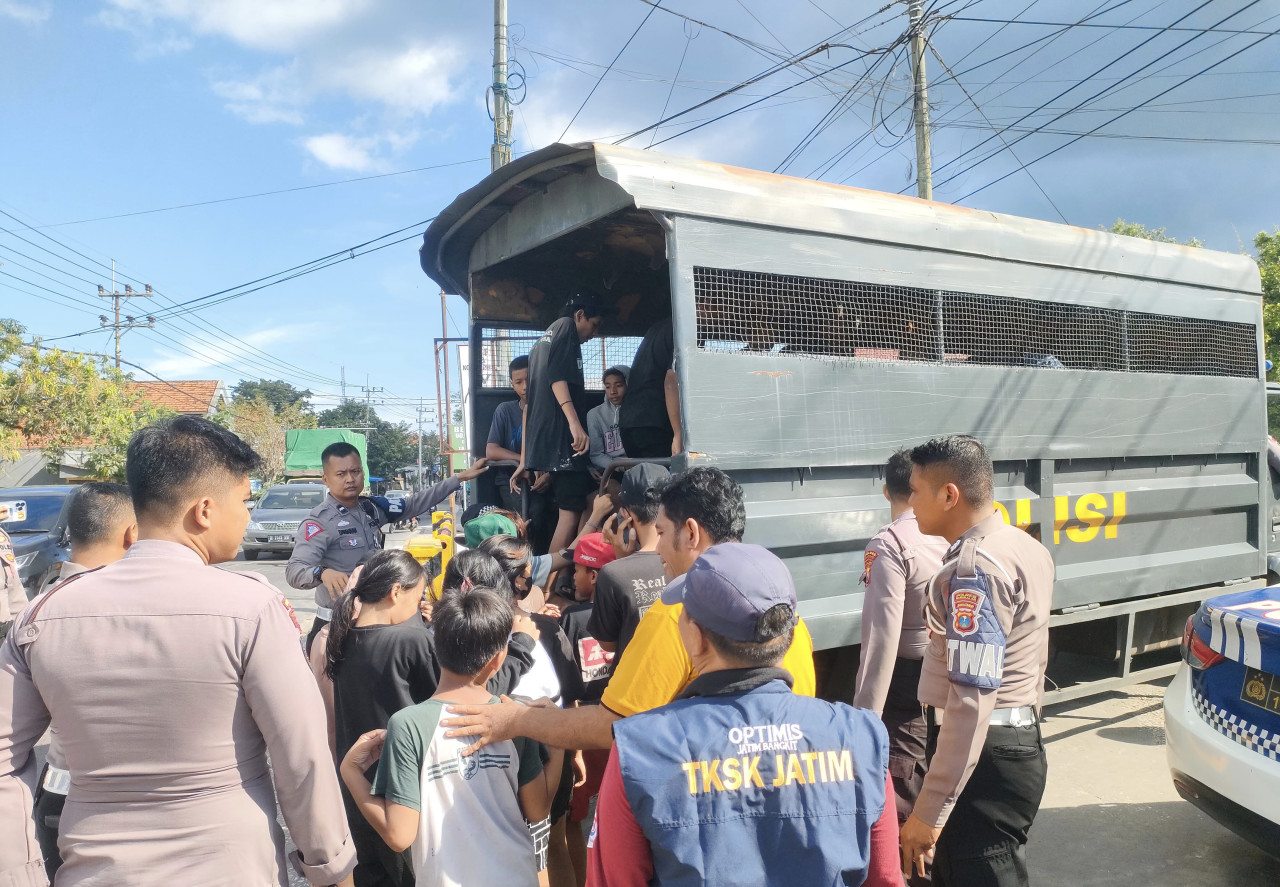Puluhan anak terjaring razia Polres Bangkalan. (Foto: Fathor Rahman/jatimnow.com)