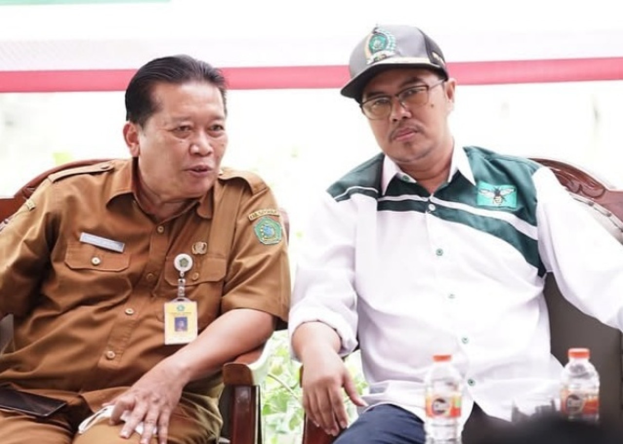 Sekretaris DPC PKB Sidoarjo Abdillah Nasih kemeja (putih hijau). (Foto: Instagram Abdillah Nasih)