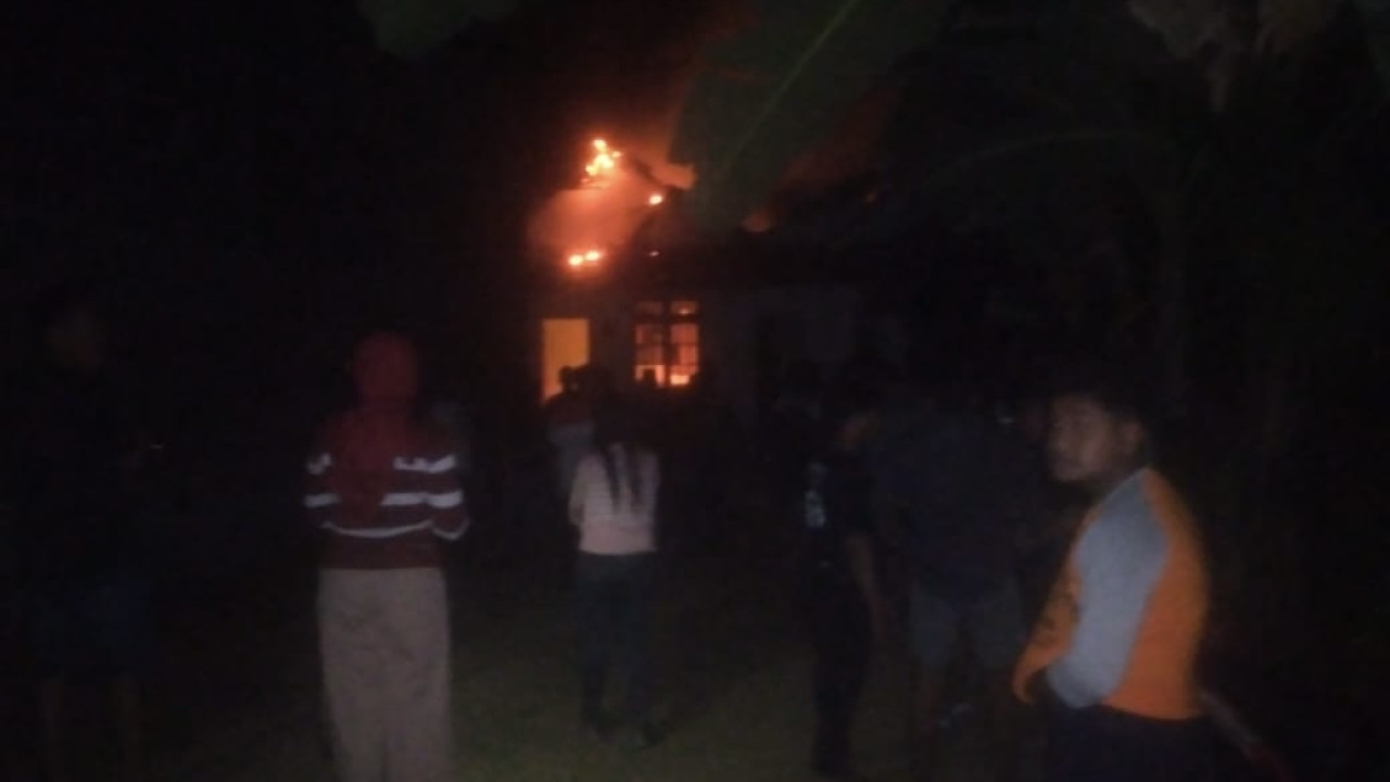 Kebakaran rumah di Tulungagung. (Foto: Polres Tulungagung/jatimnow.com)