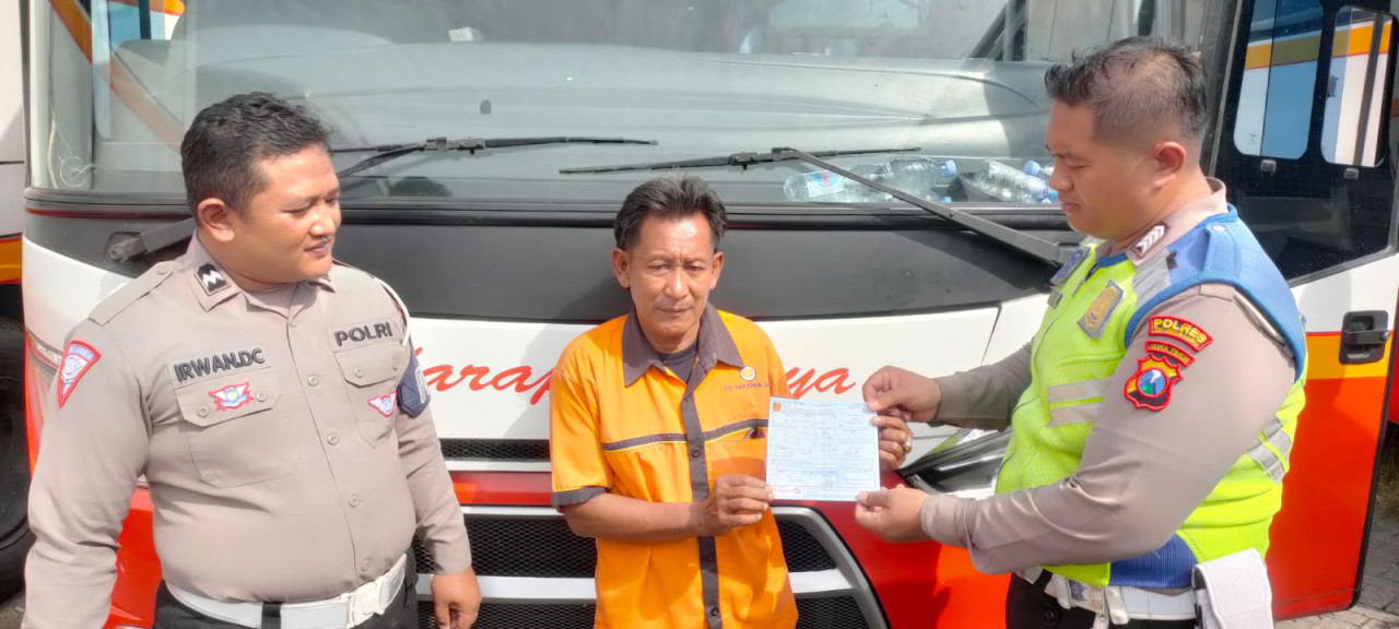 Sopir Bus Jangan Nekat Terobos Lampu Merah di Tulungagung, 2 Sanksi Menanti