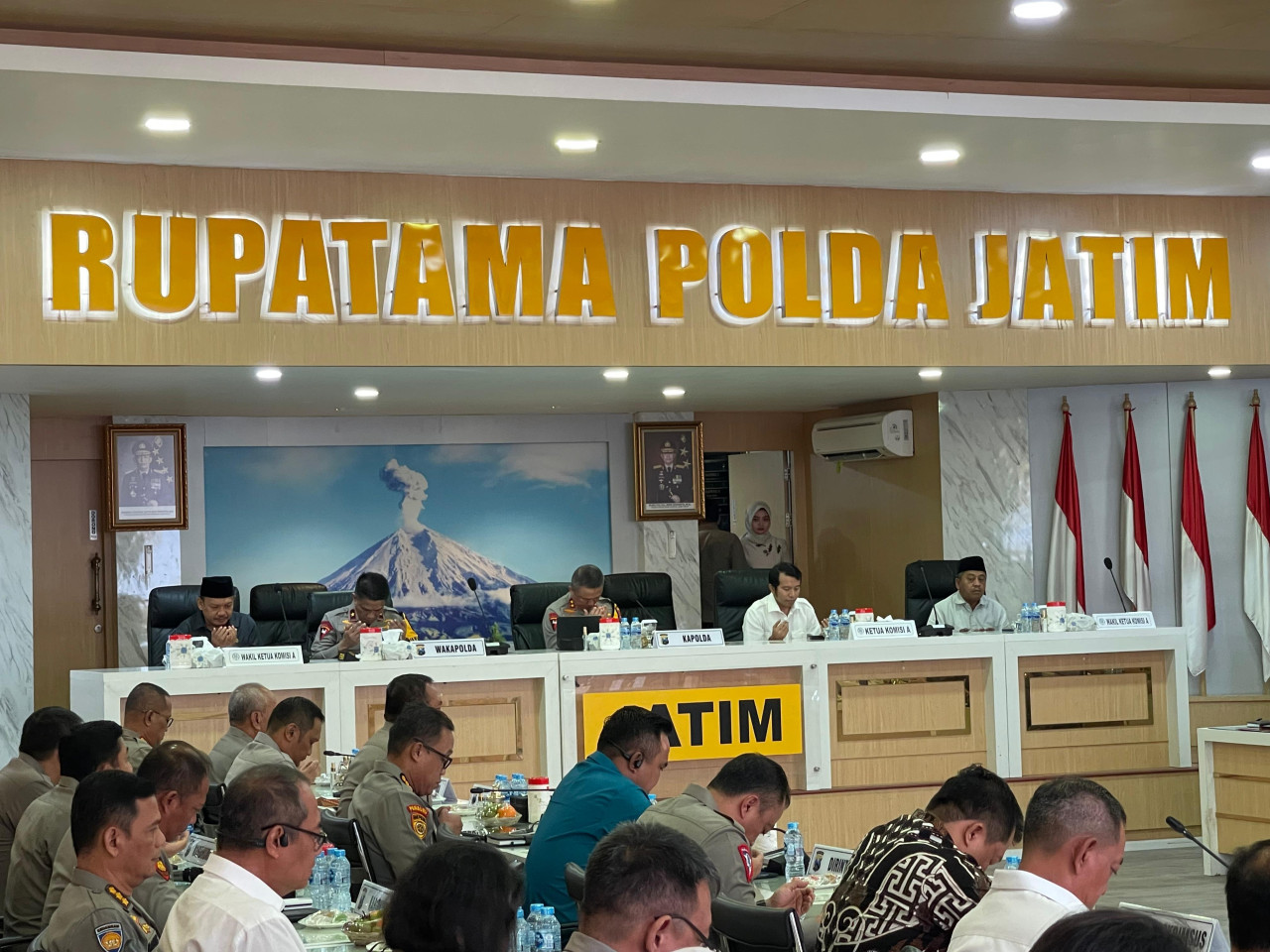 Pertemuan Komisi A DPRD Jatim dengan Polda Jatim di Rupatama Mapolda Jatim. (Foto: Humas DPRD Jatim)