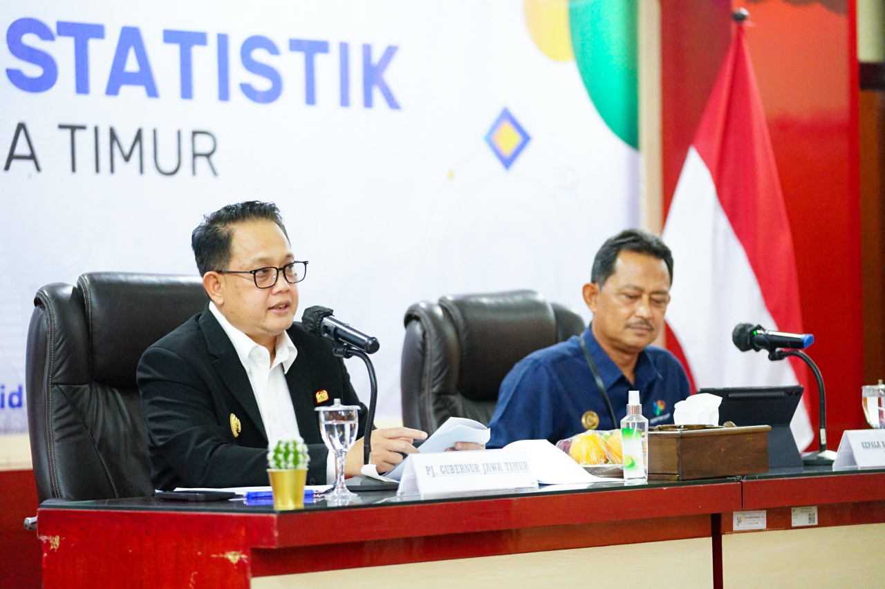 Pj Gubernur Jawa Timur Adhy Karyono di Kantor BPS Jatim. (Foto: Humas Pemprov Jatim)