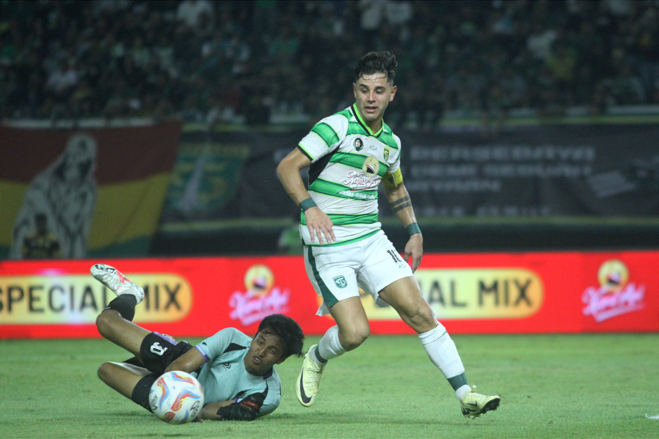 Pakai Nomor Punggung Baru Lawan Persibo, Winger Persebaya Bruno Langsung Bertaji