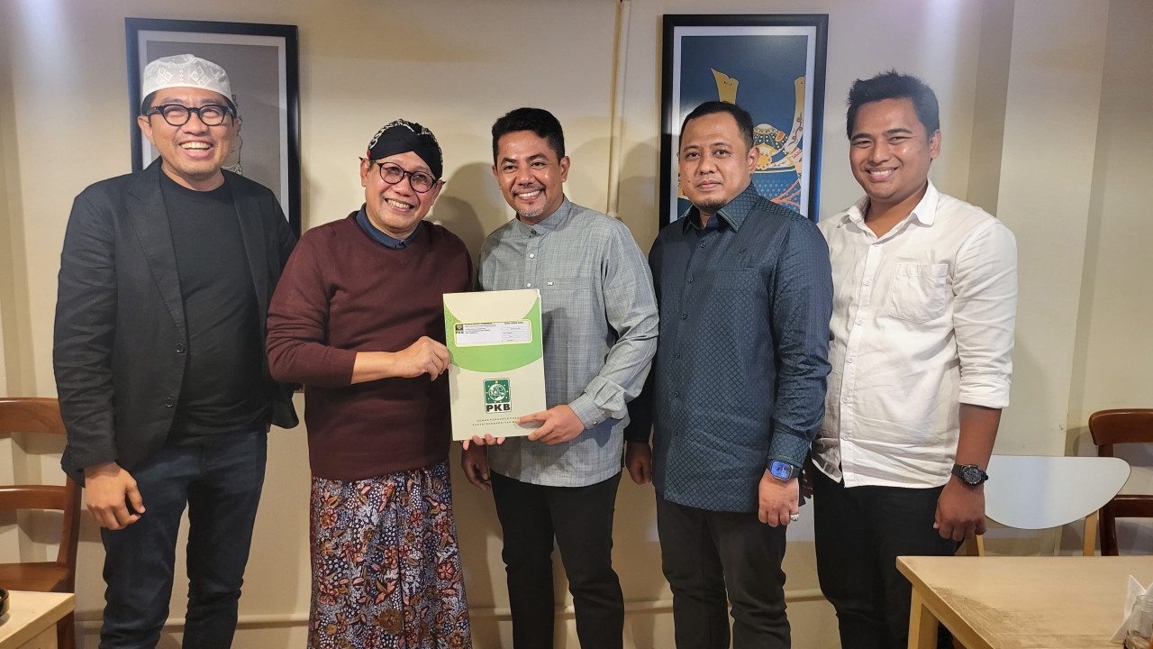 Gus Haris dan Ra Fahmi saat menerima Surat Rekomendasi dari DPP PKB (DPC PKB Probolinggo for jatimnow.com)