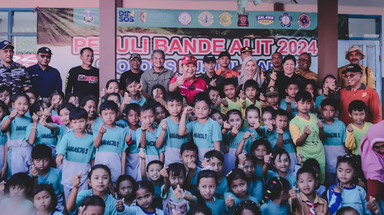 Bupati Hendy dalam acara Peduli Bandealit. (Foto: Diskominfo Jember/jatimnow.com)