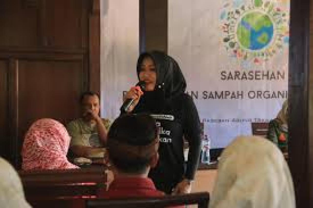 Bupati Ikfina saat memberikan arahan terkait pengelolaan sampah.