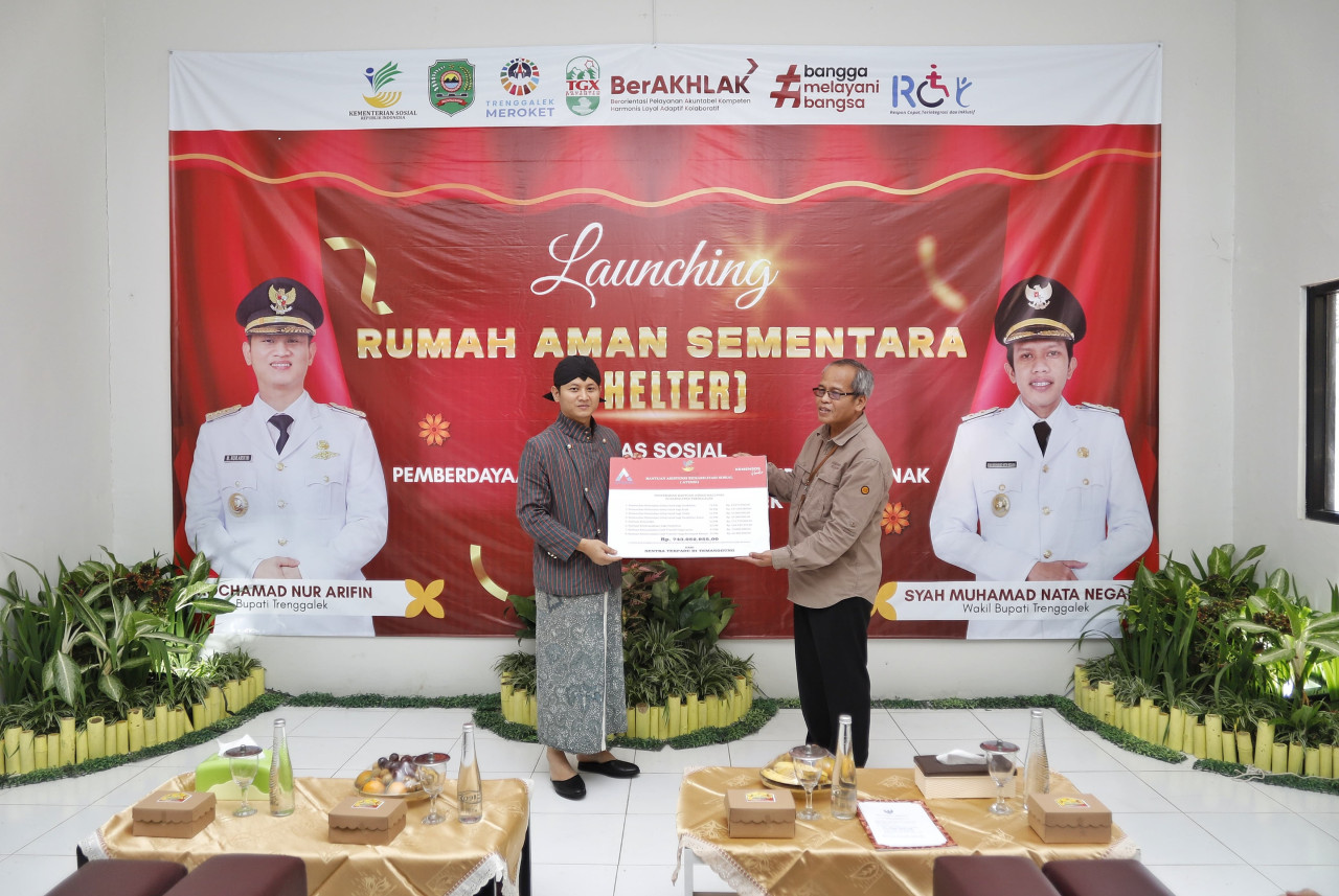 Bupati Trenggalek Mochamad Nur Arifin saat meresmikan Shelter. (Dok Prokopim Trenggalek for jatimnow.com)