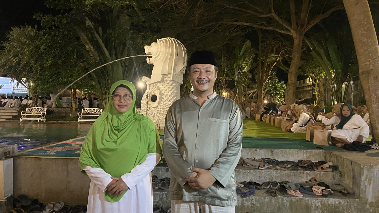 Potret Deny dan Mudawamah dalam acara doa bersama. (Foto: Yanuar Dedy/jatimnow.com)