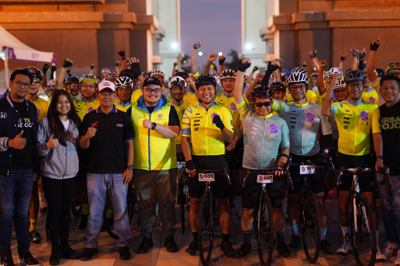 Mas Dhito saat memberangkatkan Dholo KOM 2024. (Foto: Pemkab Kediri/jatimnow.com)