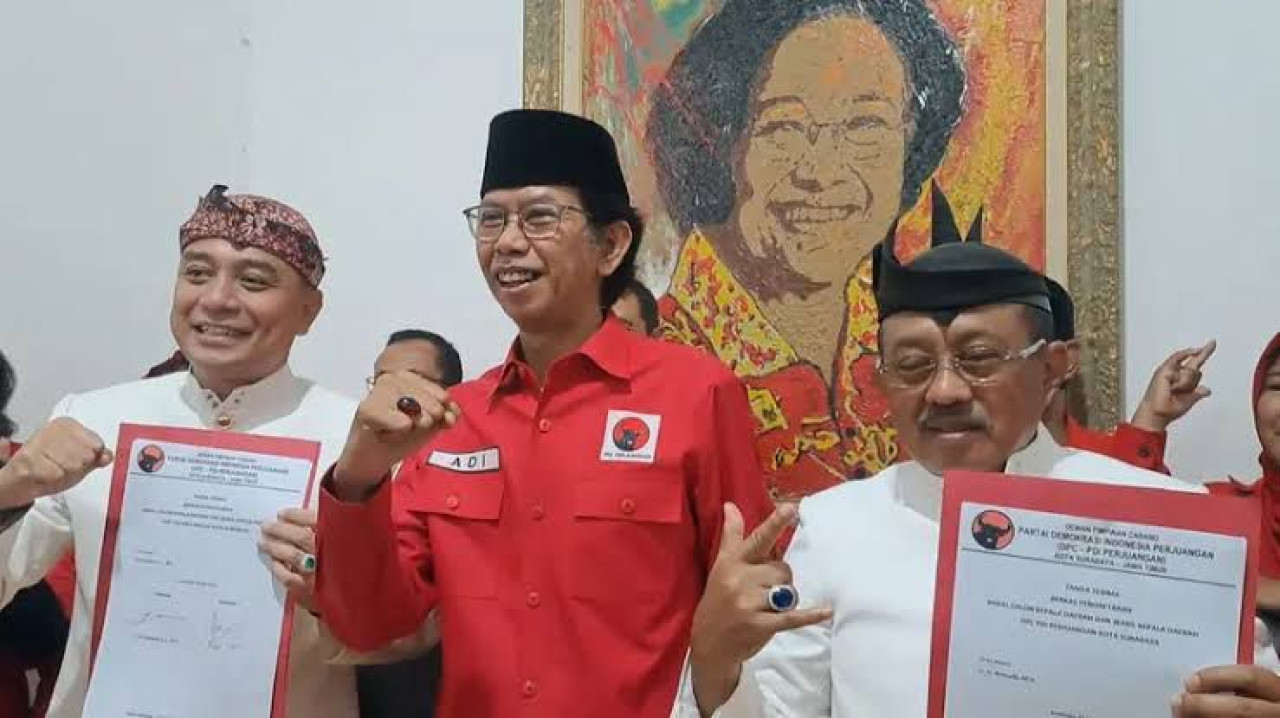 Eri-Armuji saat mendaftar di PDIP Surabaya (foto: Adi for jatimnow.com)