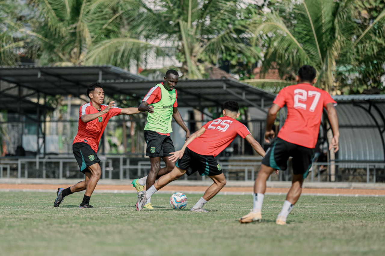 Flavio Silva saat berlatih. (Foto: Persebaya.id)